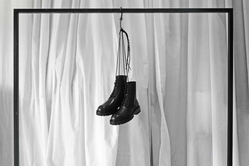 verse170 [ANN DEMEULEMEESTER / LACE UP BOOTSの読解] – A S K Y Y